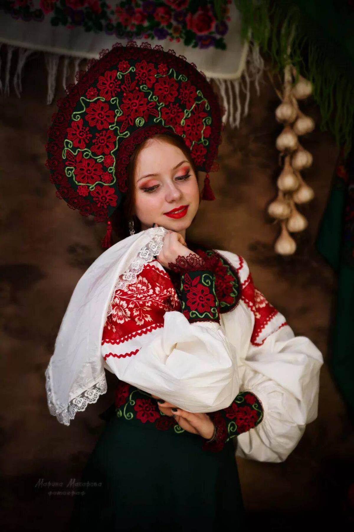 Women in Slavic costumes underwear in Jinjiang