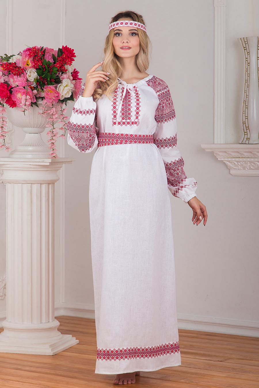 Women in Slavic costumes in Jinjiang