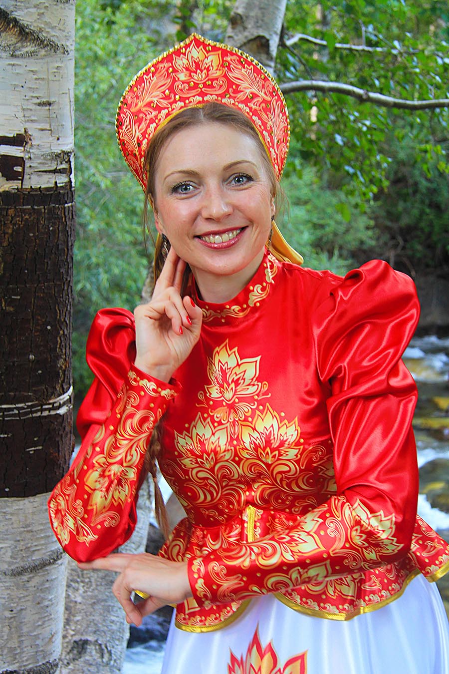 Women in Slavic costumes in Jinjiang