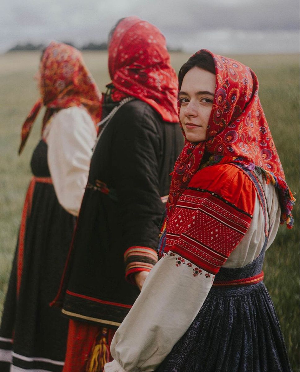 Women in Slavic costumes in Jinjiang