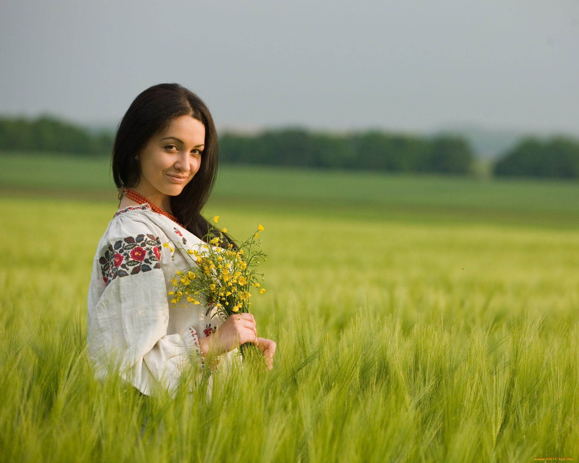Women in Slavic costumes in Jinjiang