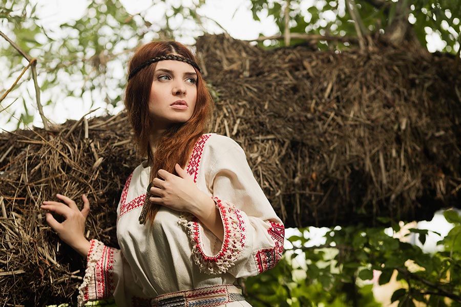 Women in Slavic costumes in Jinjiang