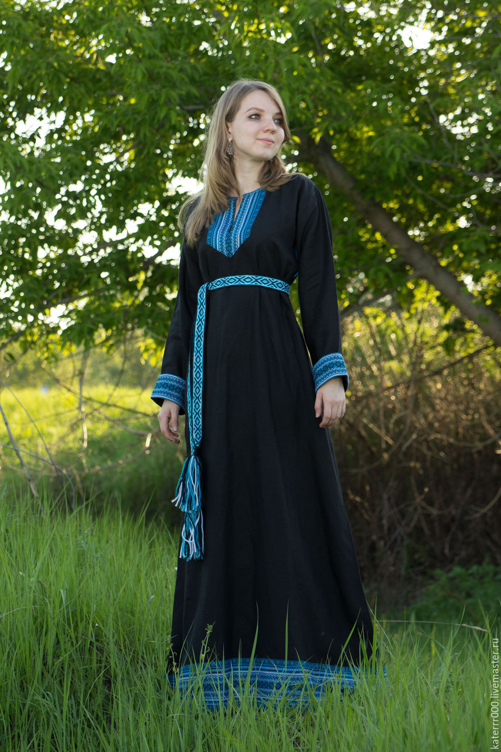 Women in Slavic costumes in Jinjiang