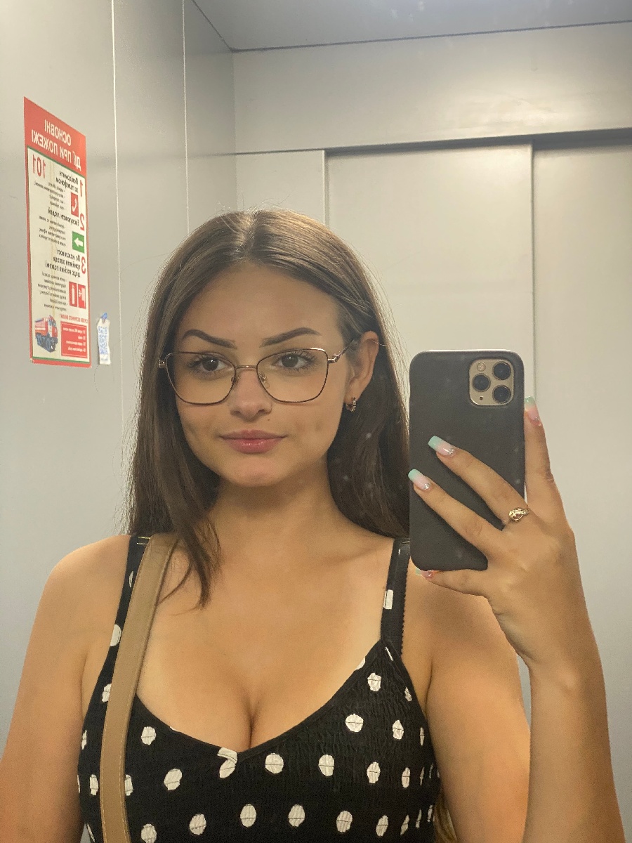 Sexy model Stacy in Jinjiang