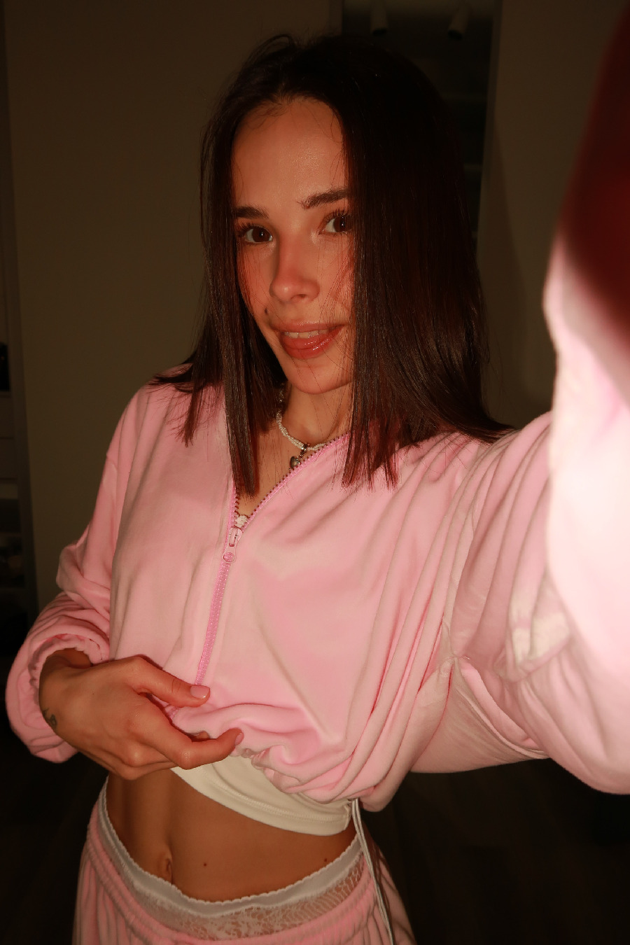 Tina brings the glow — live moments in Jinjiang